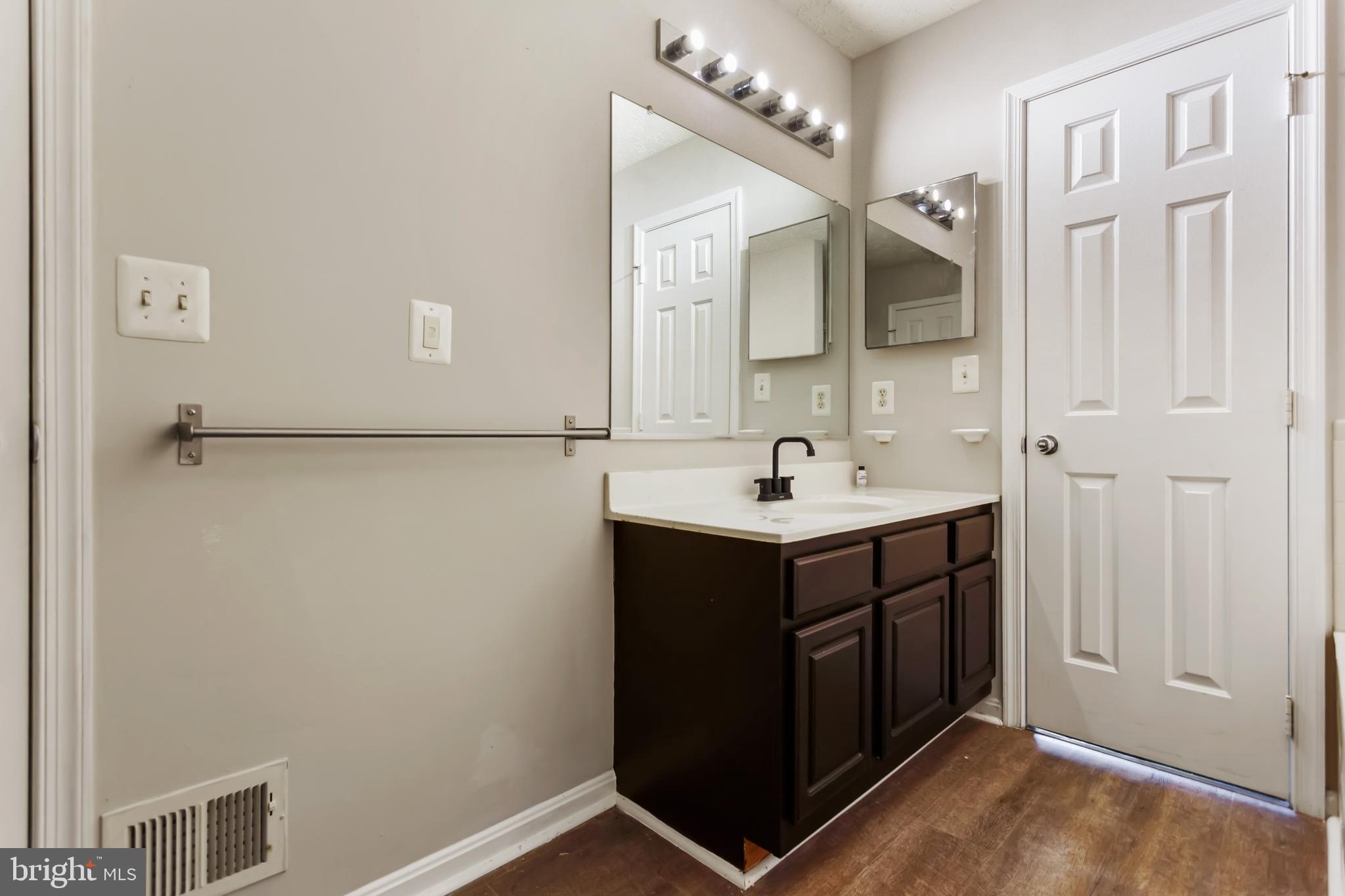 OXFORD OAKS - Residential