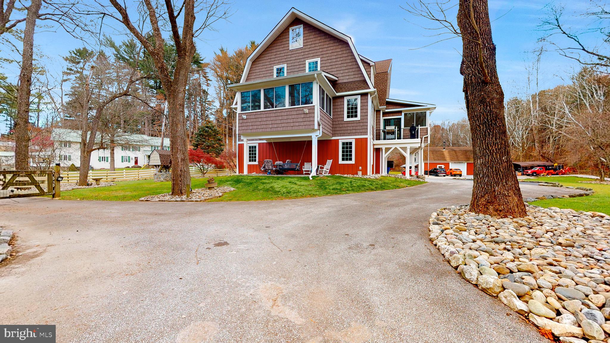 901 CRUM CREEK