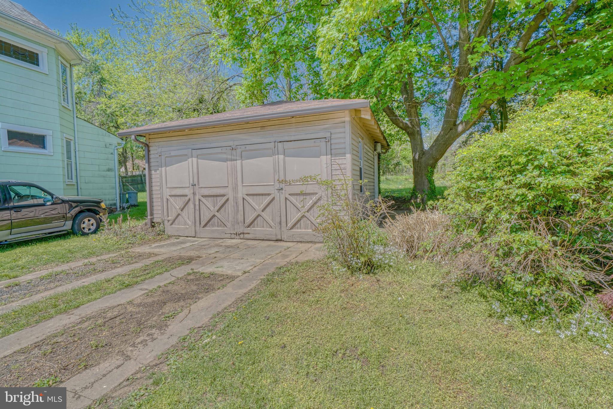 LAURAVILLE HISTORIC DISTRICT - Residential