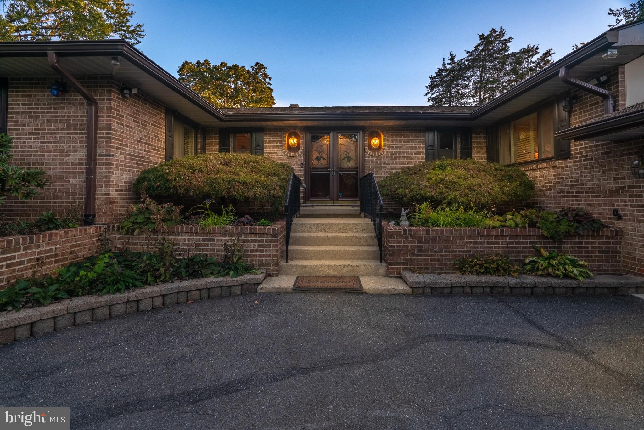 PIONEER HILLS - Residential