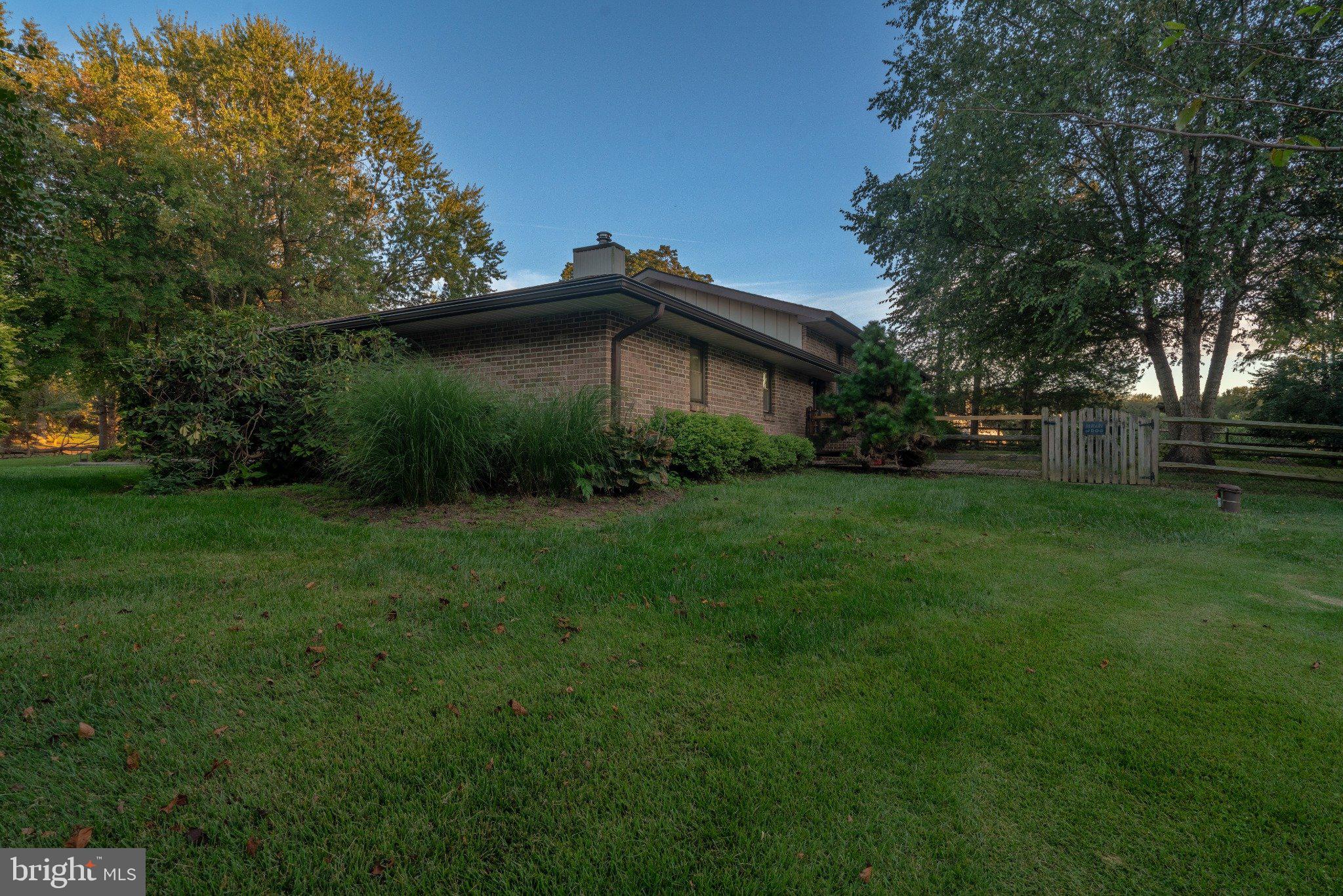 PIONEER HILLS - Residential