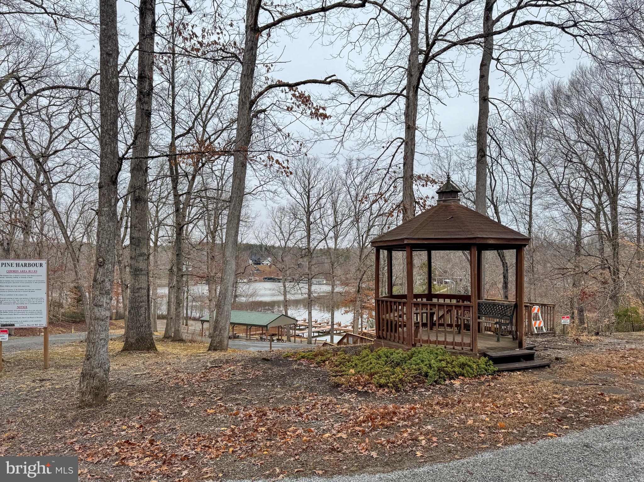 PINE HARBOUR - Residential