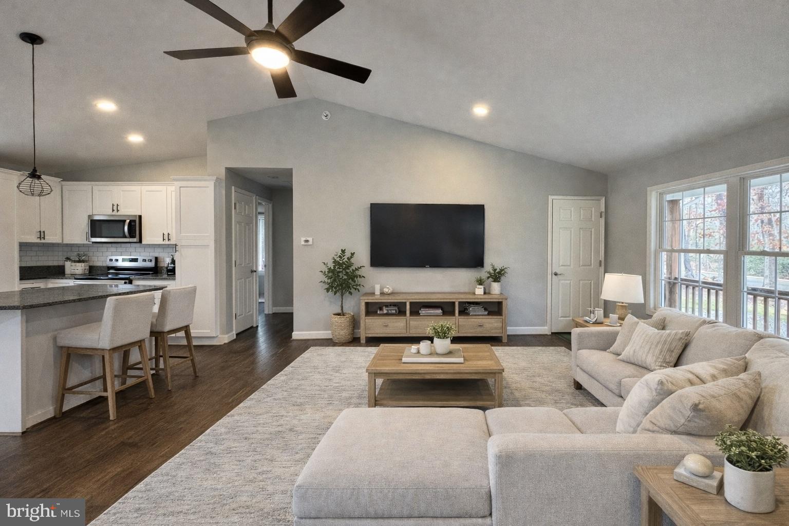 PINE HARBOUR - Residential