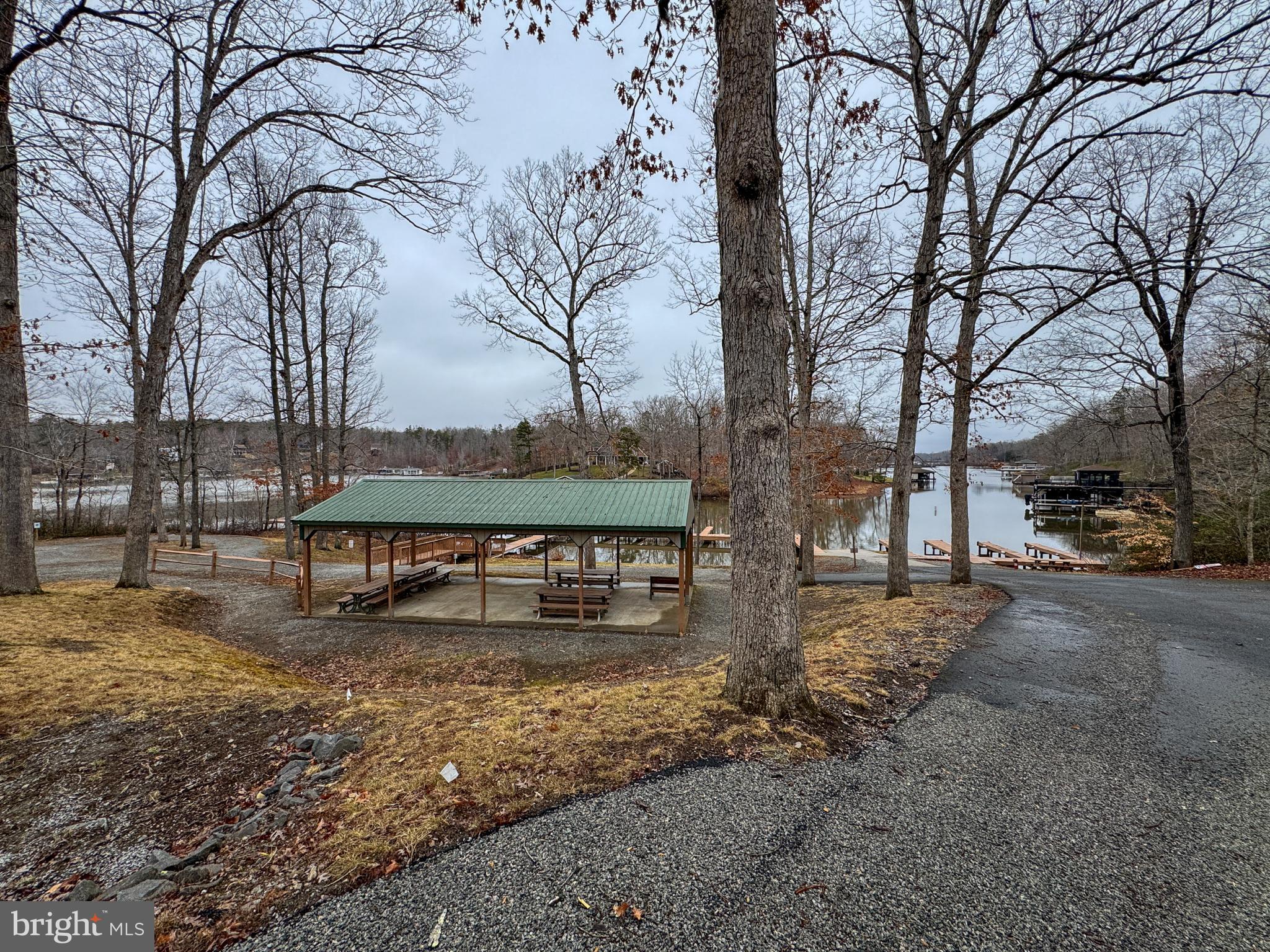 PINE HARBOUR - Residential