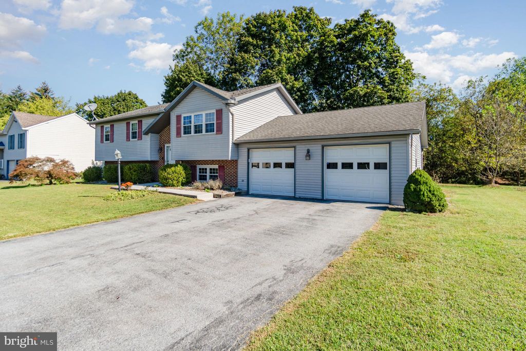 Photo of 46 Wooded Run Drive, DILLSBURG, PA 17019 (MLS # PAYK2090960)