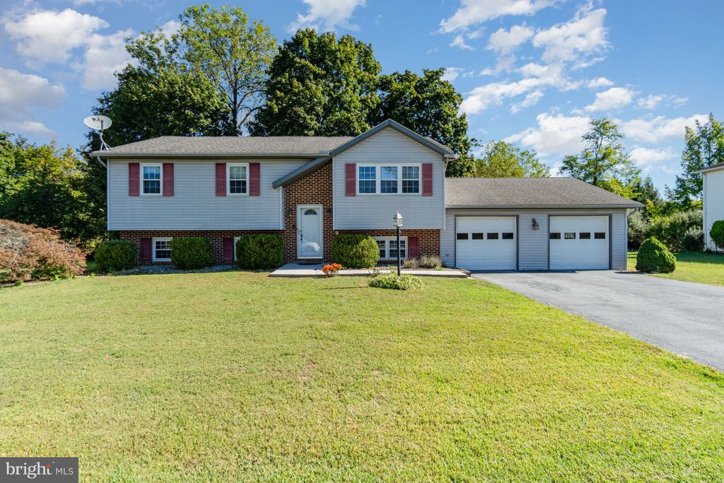 Photo of 46 Wooded Run Drive, DILLSBURG, PA 17019 (MLS # PAYK2090960)