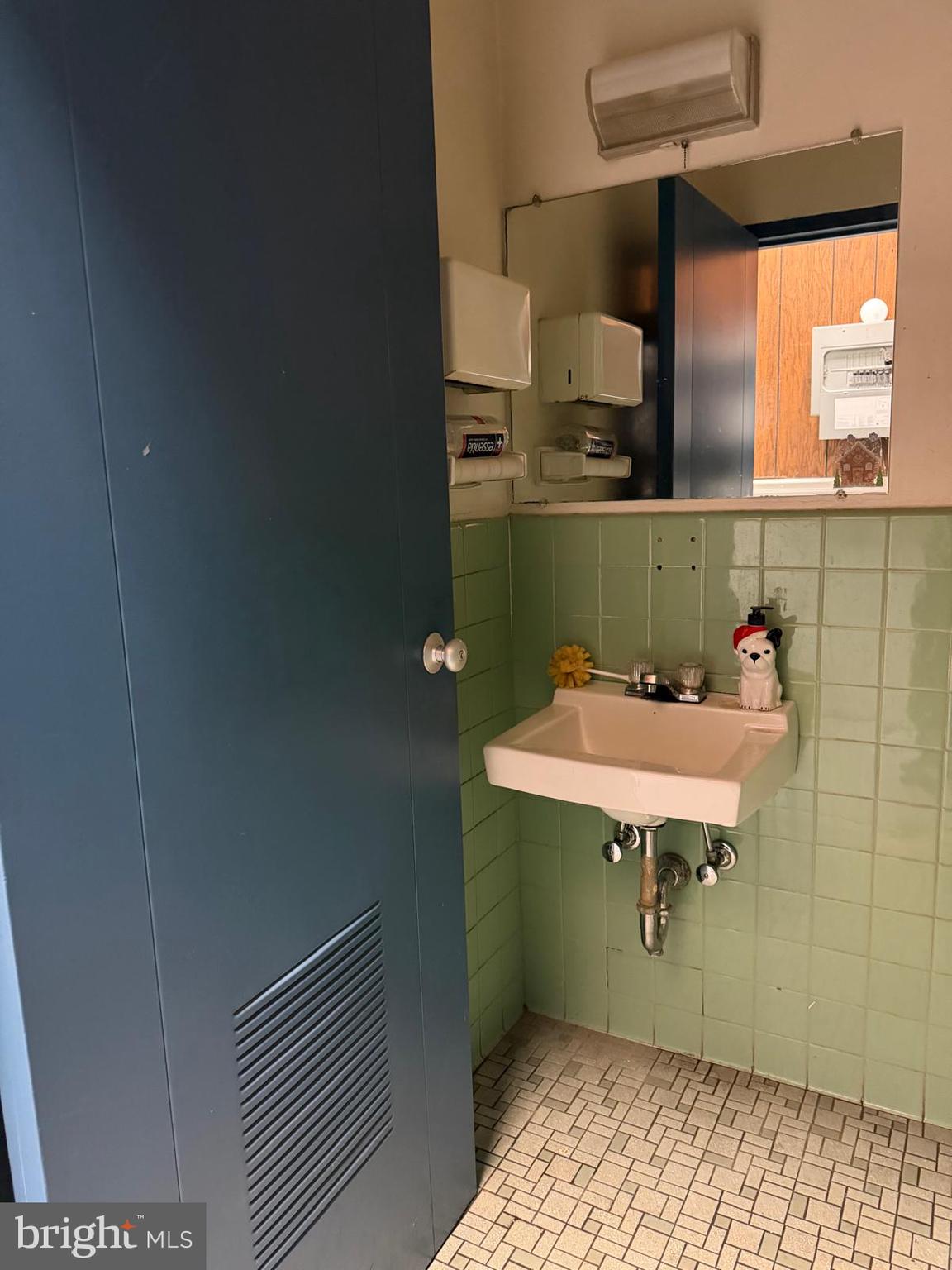 45 W LANCASTER AVENUE