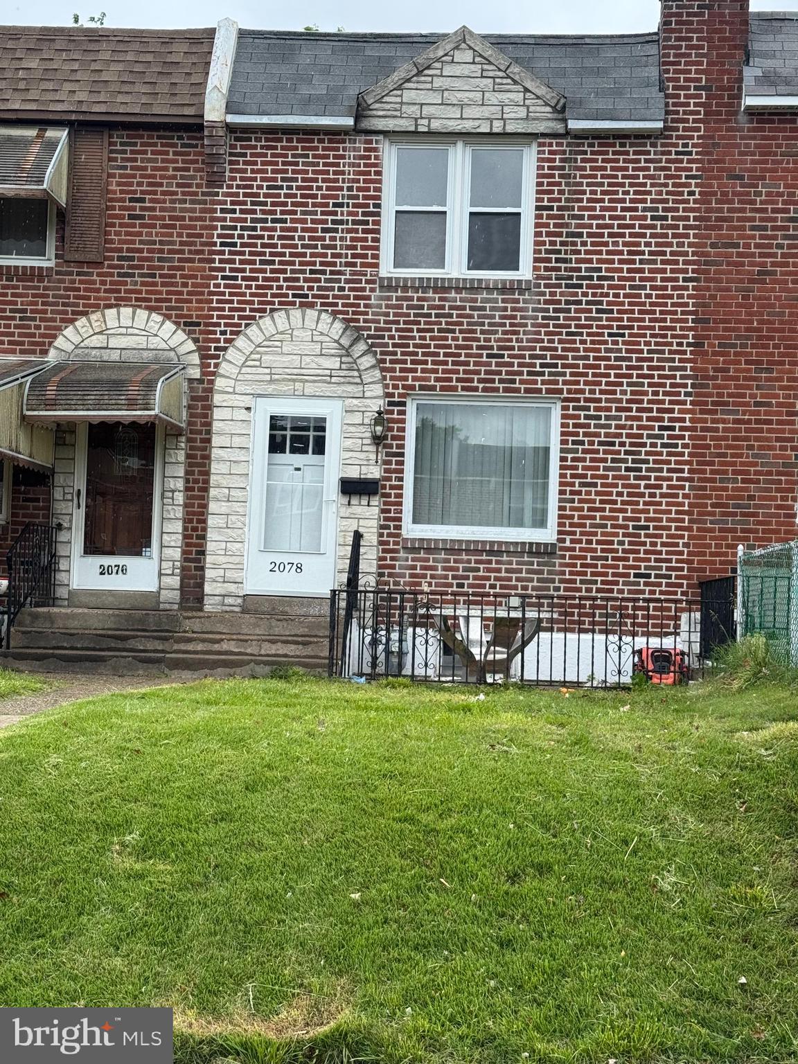 Welcome to this two story townhome for rent in Folcroft. This home features hardwood floors, 3 spacious bedrooms, a full bath and basement laundry. You'll love the kitchen with its updated appliances, white cabinets, granite countertops and tile backsplash. Convenient to public transportation, shops and restaurants. Submit your application today!