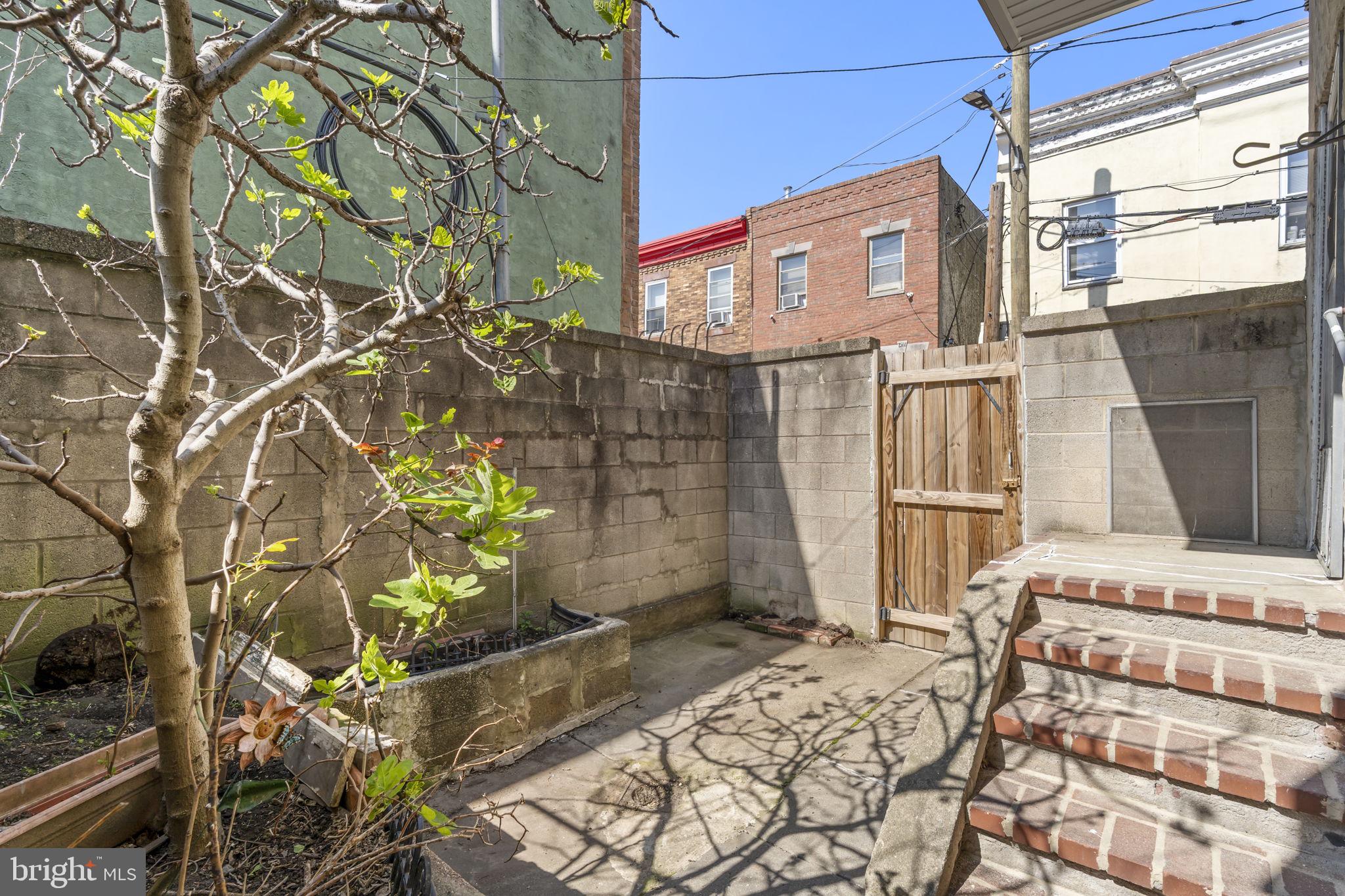 LOWER MOYAMENSING - Residential