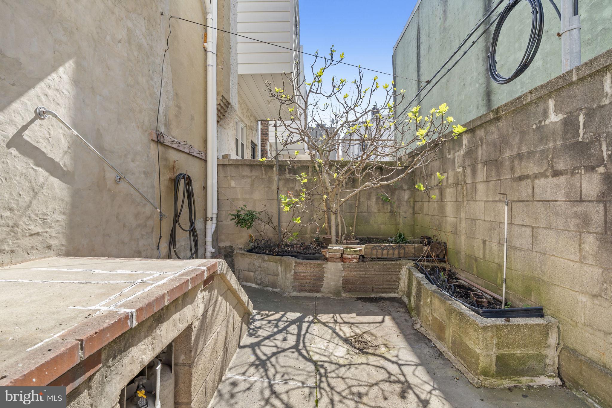 LOWER MOYAMENSING - Residential