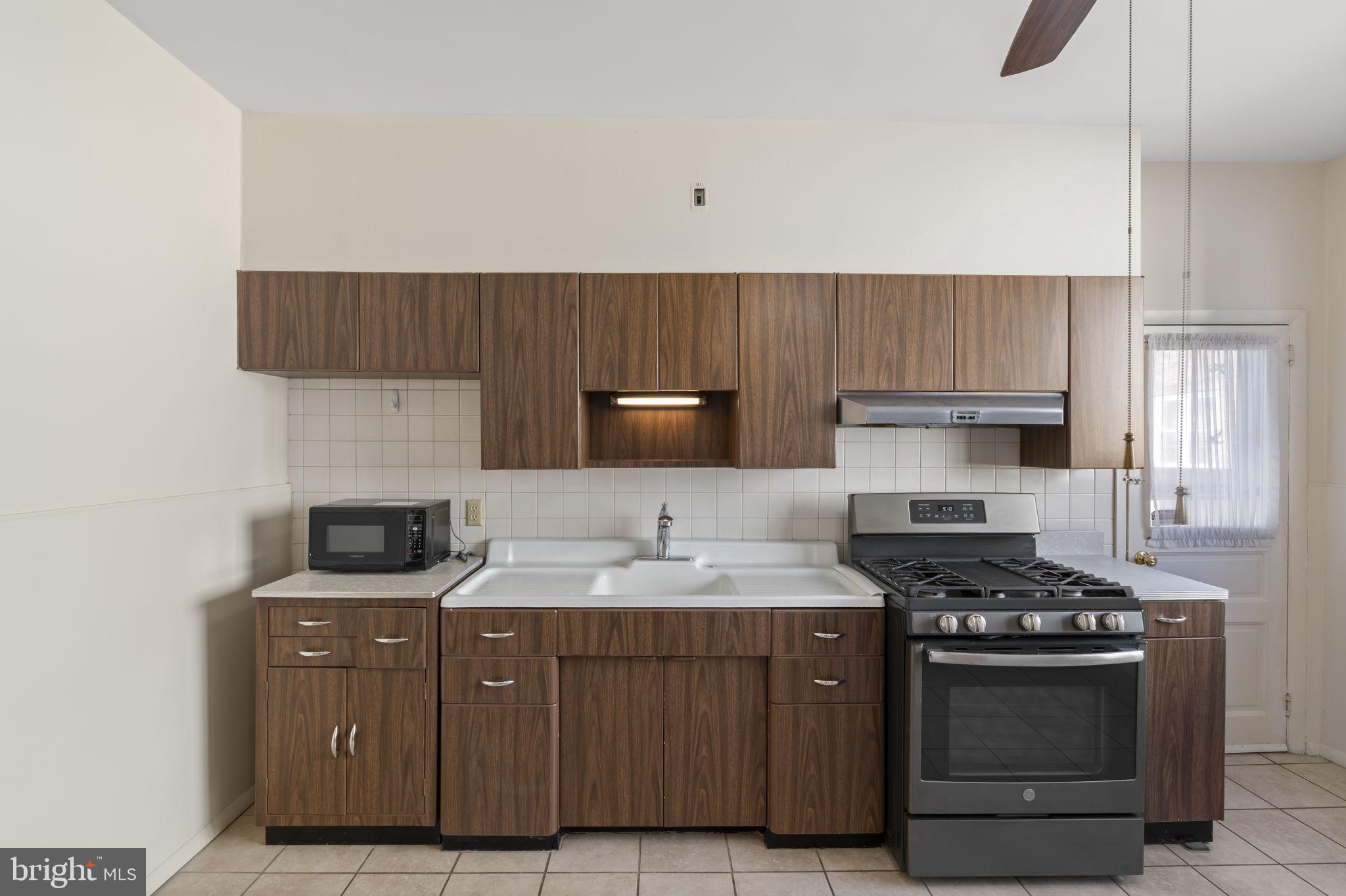 LOWER MOYAMENSING - Residential