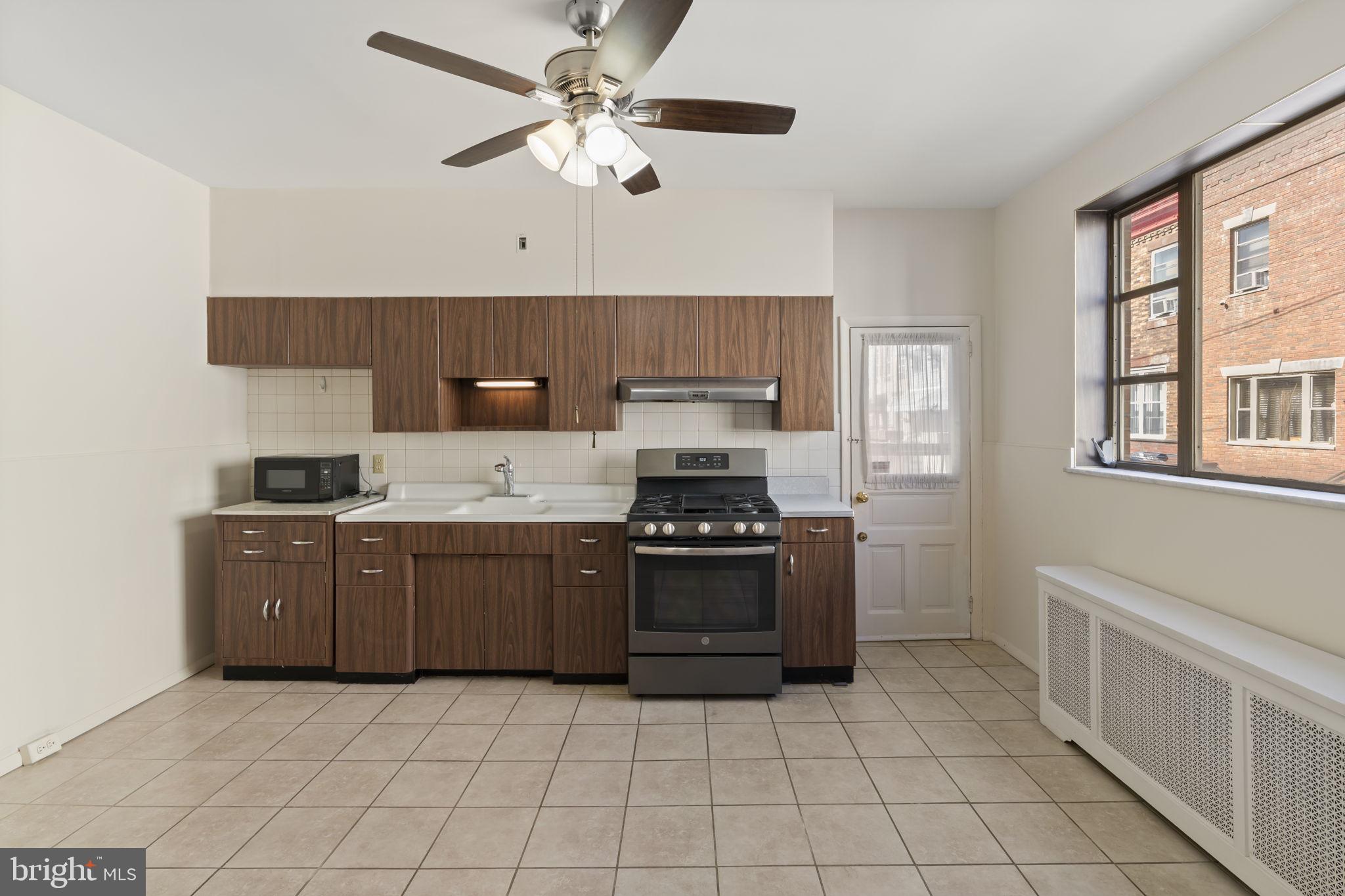 LOWER MOYAMENSING - Residential