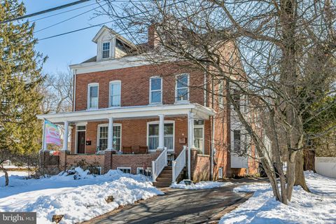 Townhouse For Sale - 33 Brearley Avenue<br/> LAWRENCE TOWNSHIP, NJ 08648