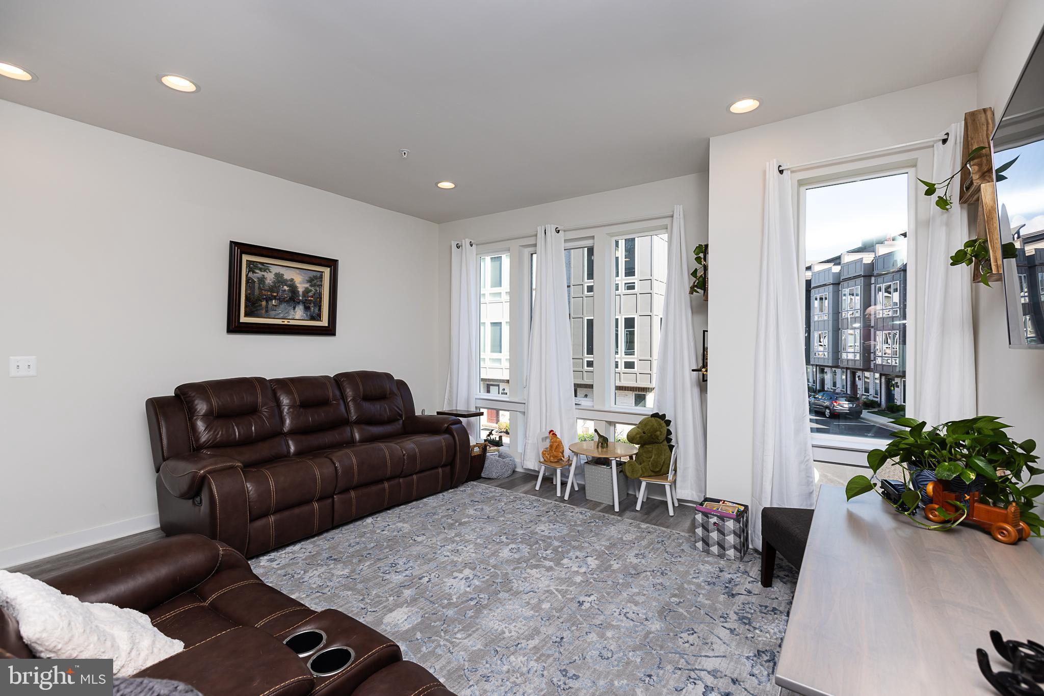 RIVER PLACE - Residential