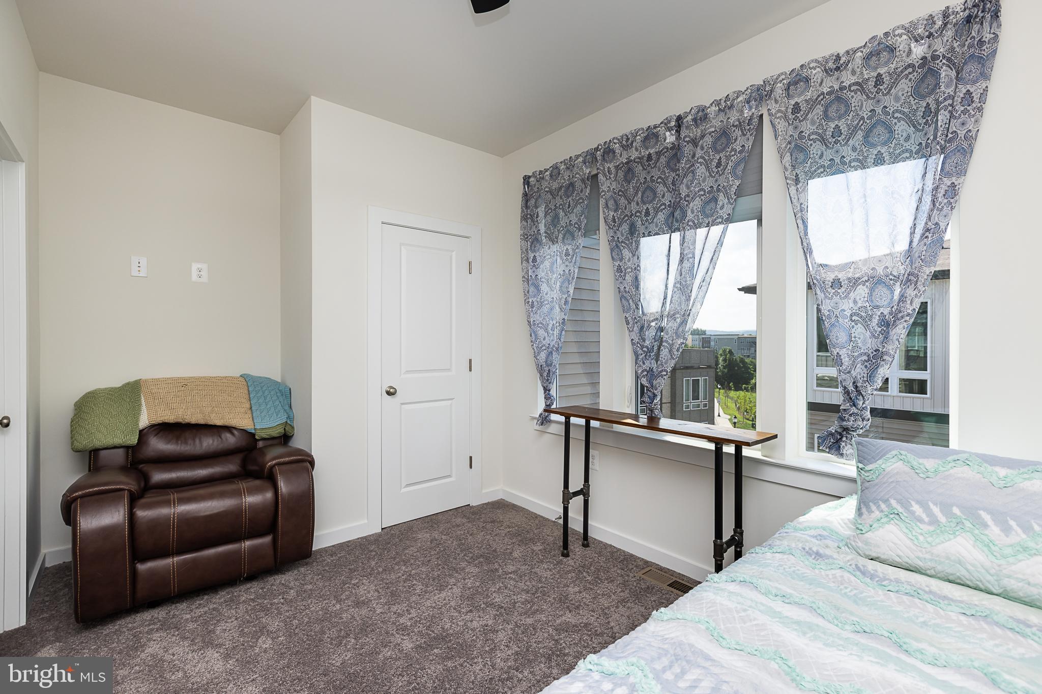 RIVER PLACE - Residential