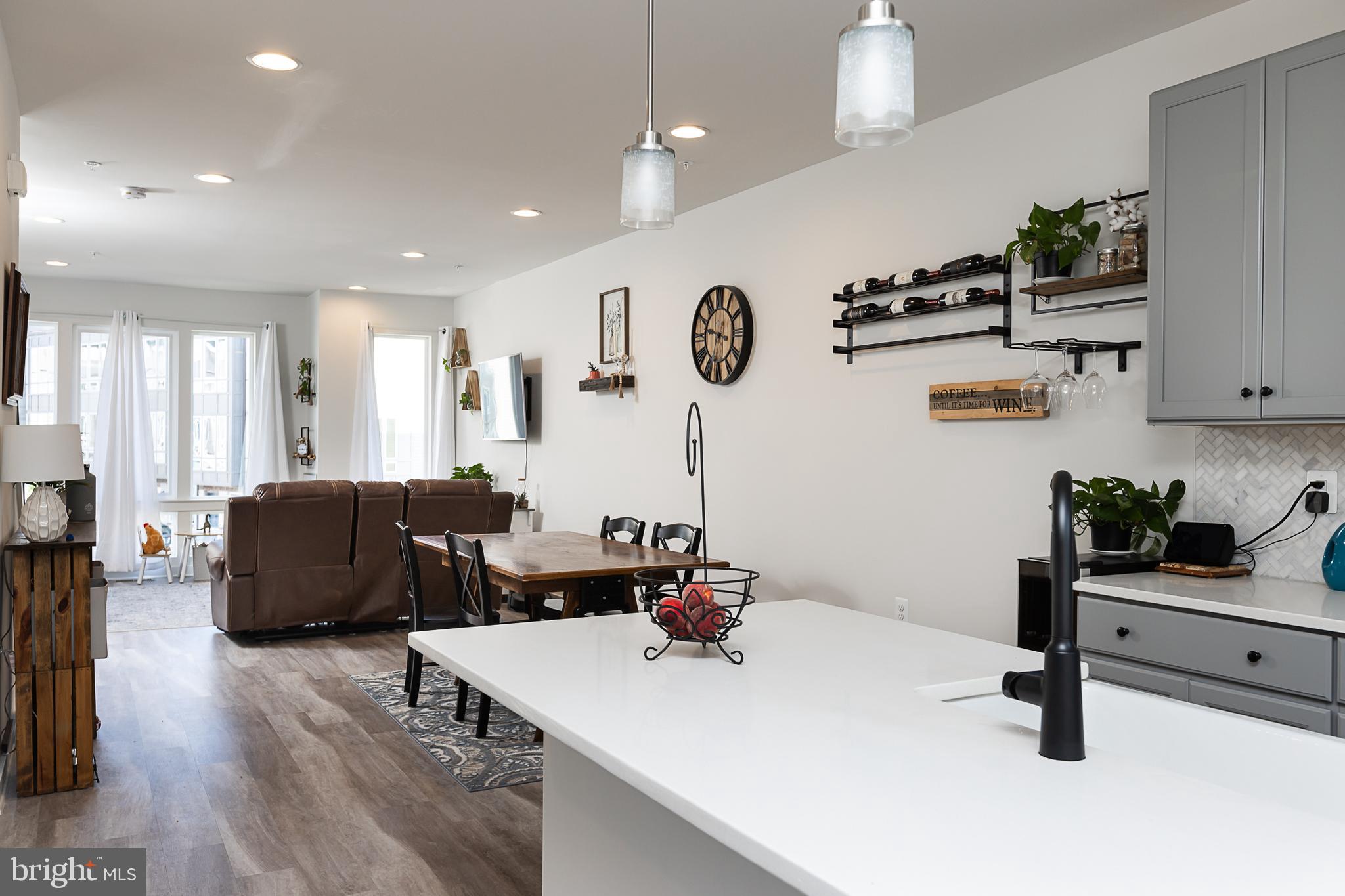 RIVER PLACE - Residential