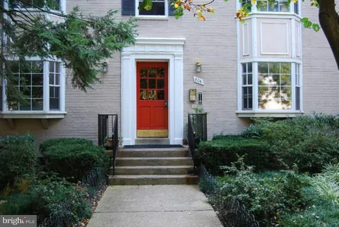806 S Arlington Mill Drive Unit 104, Arlington, VA MLS: VAAR2054706