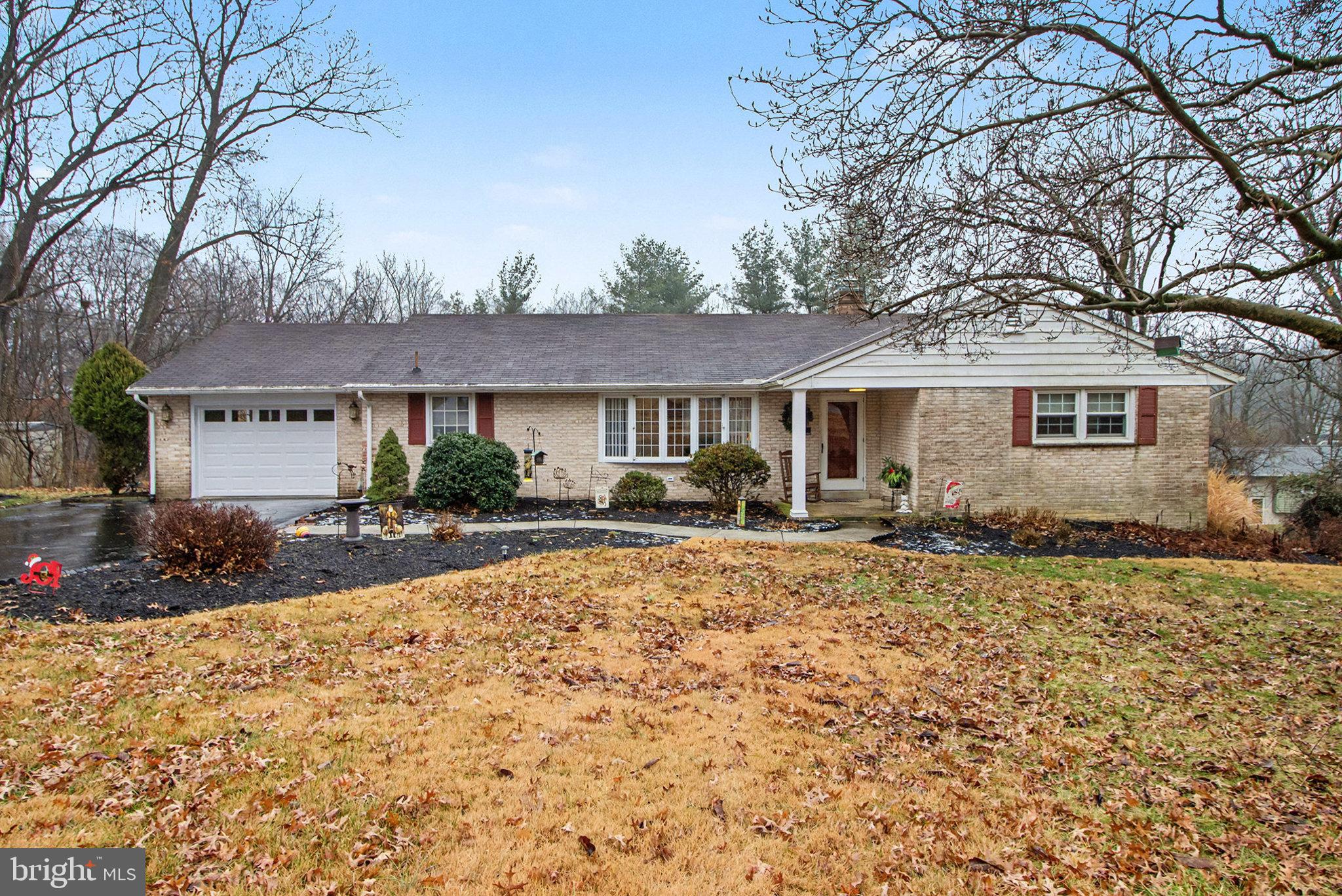 1517 WOODCREST CIRCLE