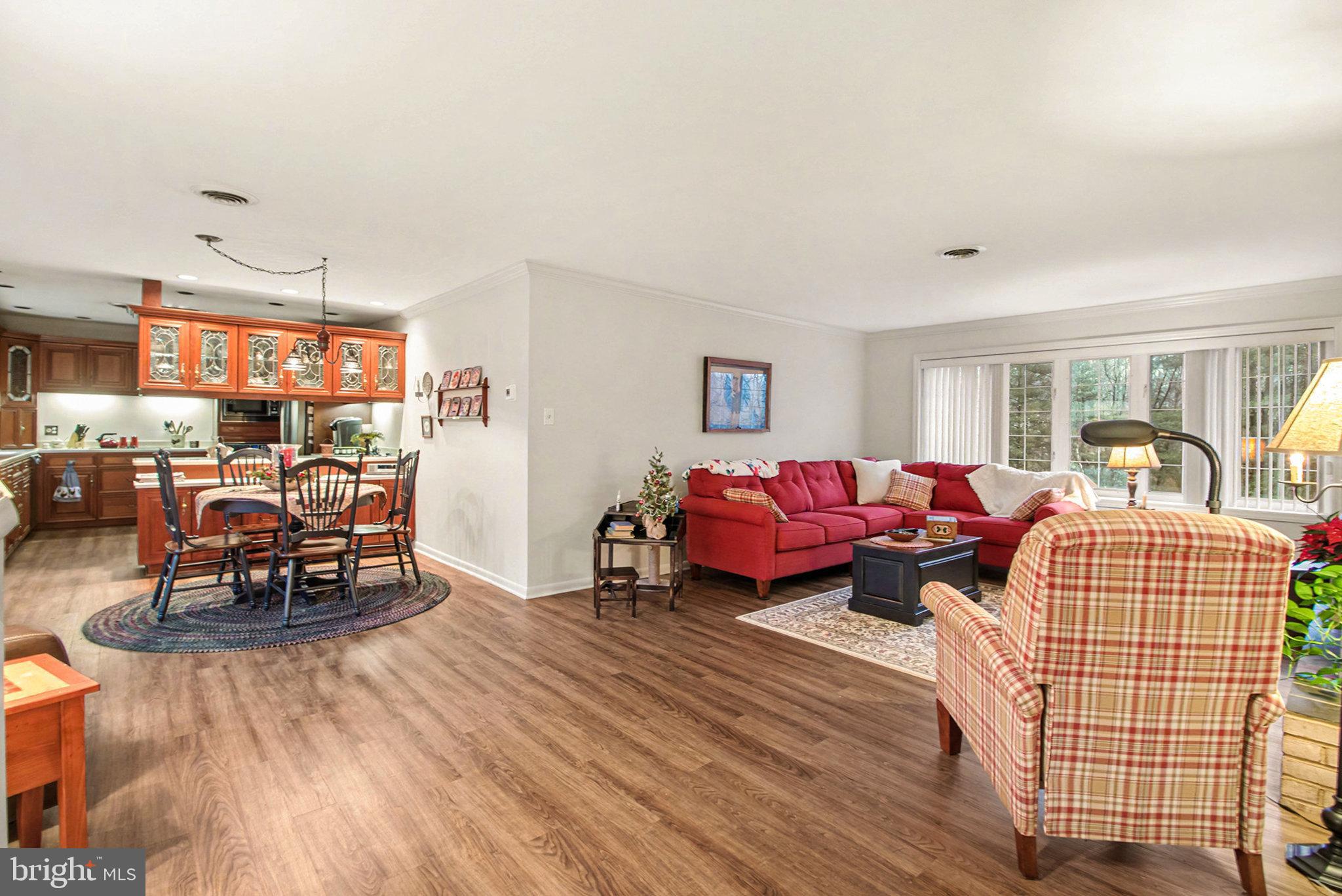 1517 WOODCREST CIRCLE