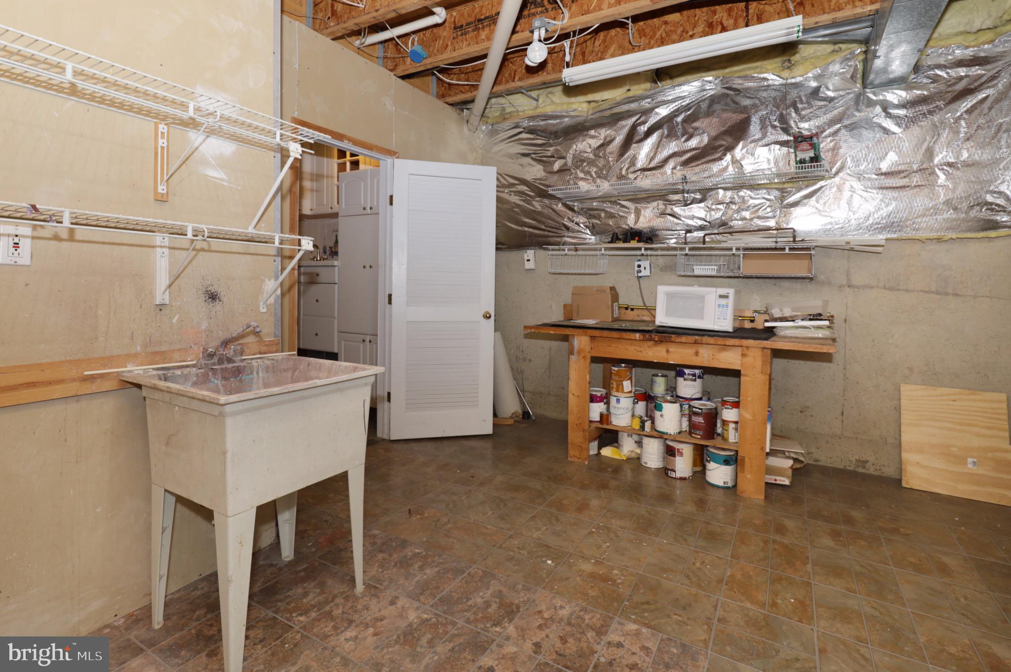 HEATHER KNOLL - Residential Lease