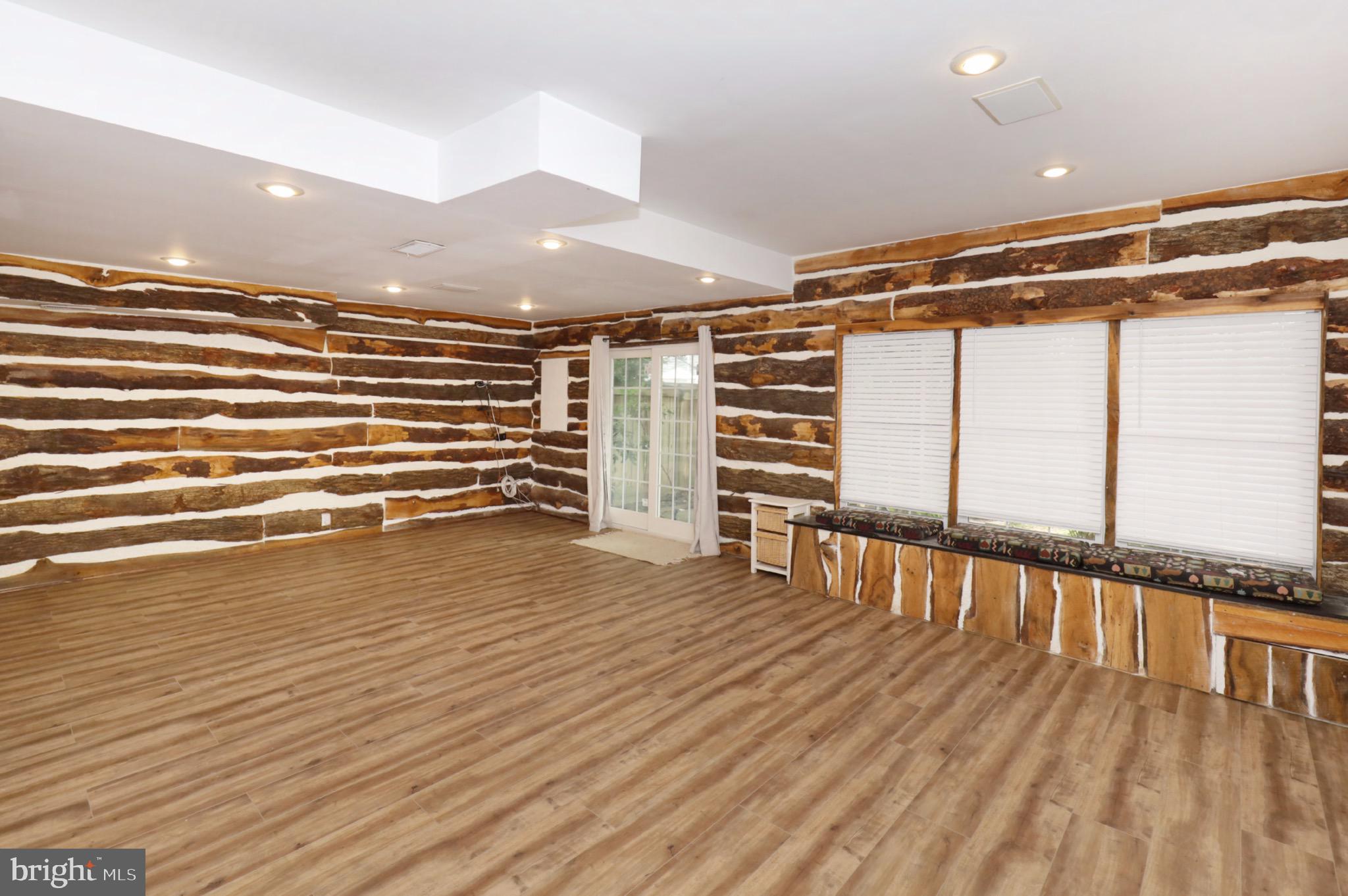 HEATHER KNOLL - Residential Lease