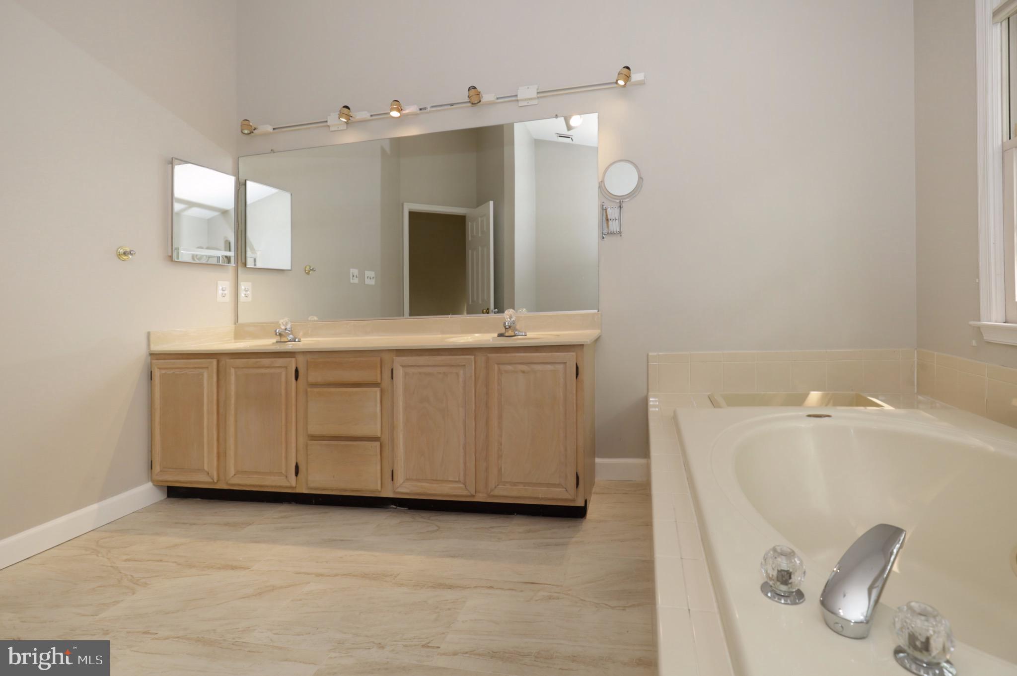 HEATHER KNOLL - Residential Lease