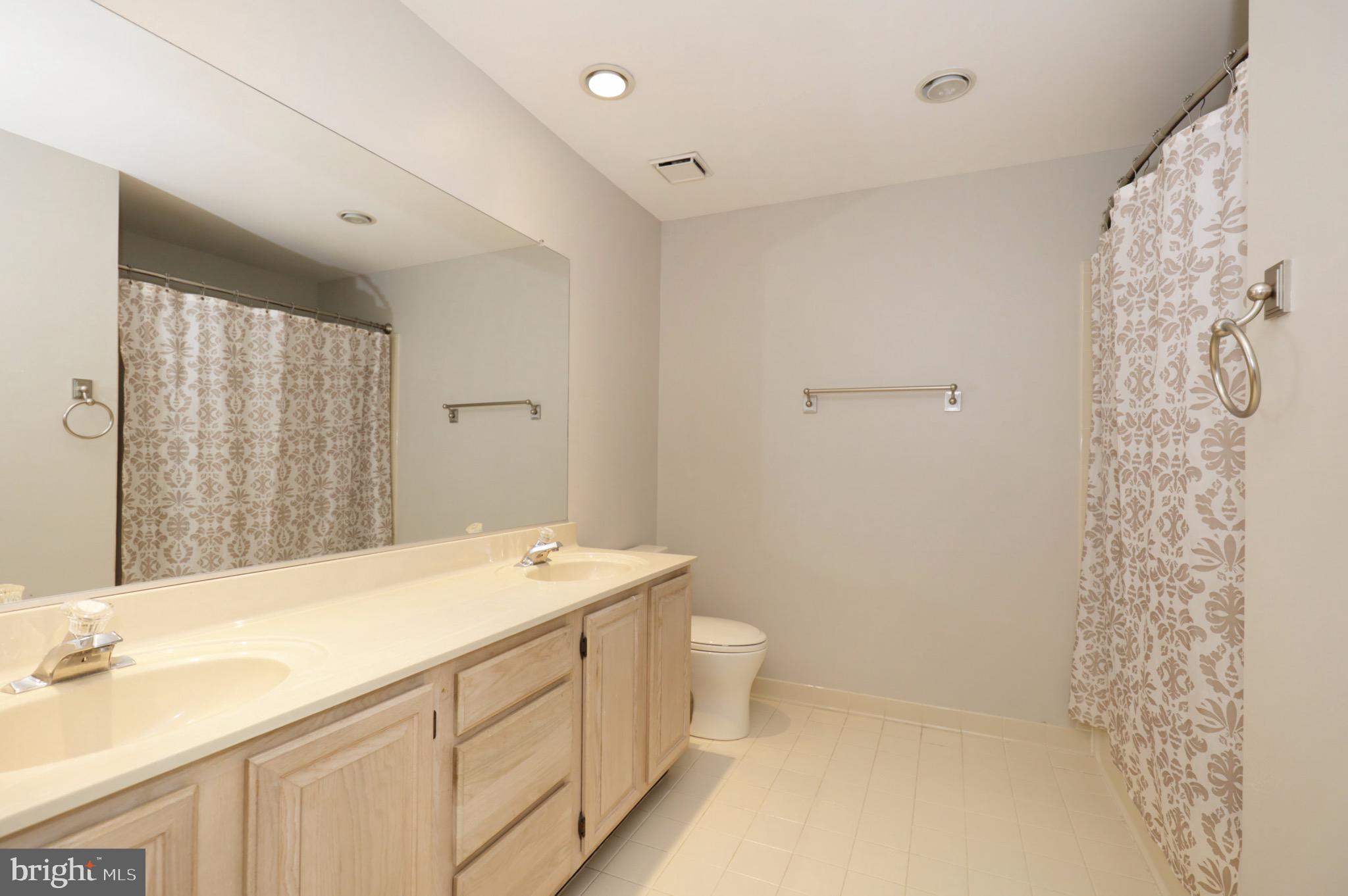 HEATHER KNOLL - Residential Lease