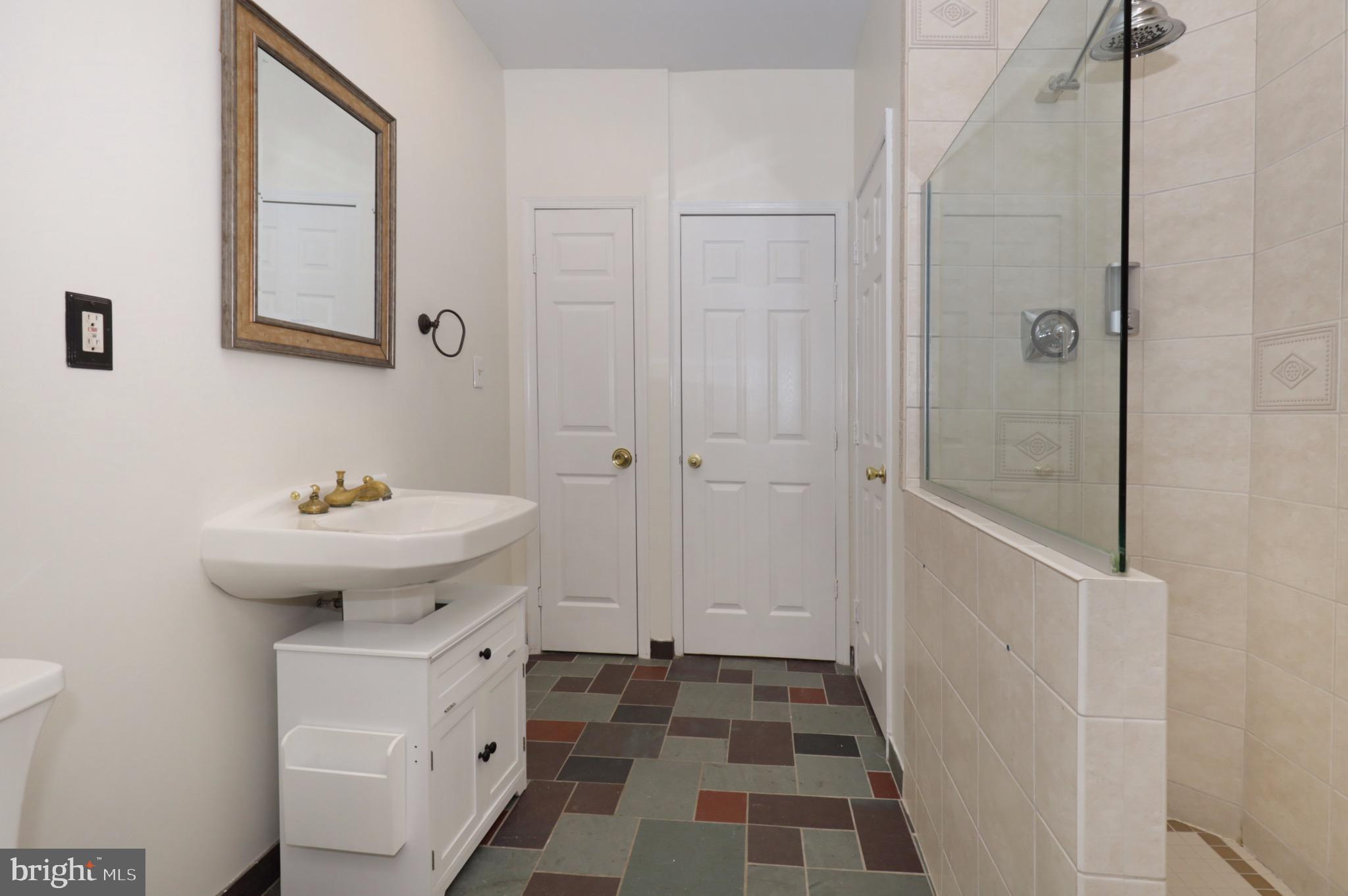 HEATHER KNOLL - Residential Lease