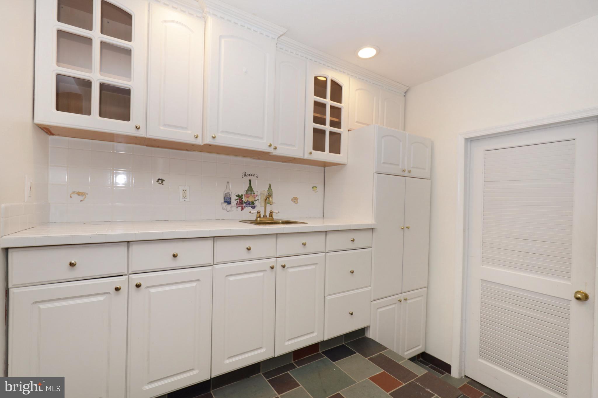 HEATHER KNOLL - Residential Lease