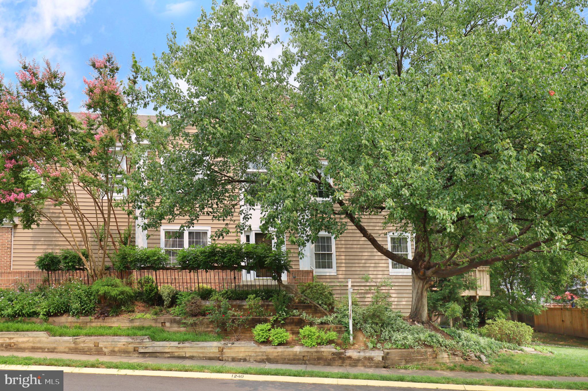 HEATHER KNOLL - Residential Lease