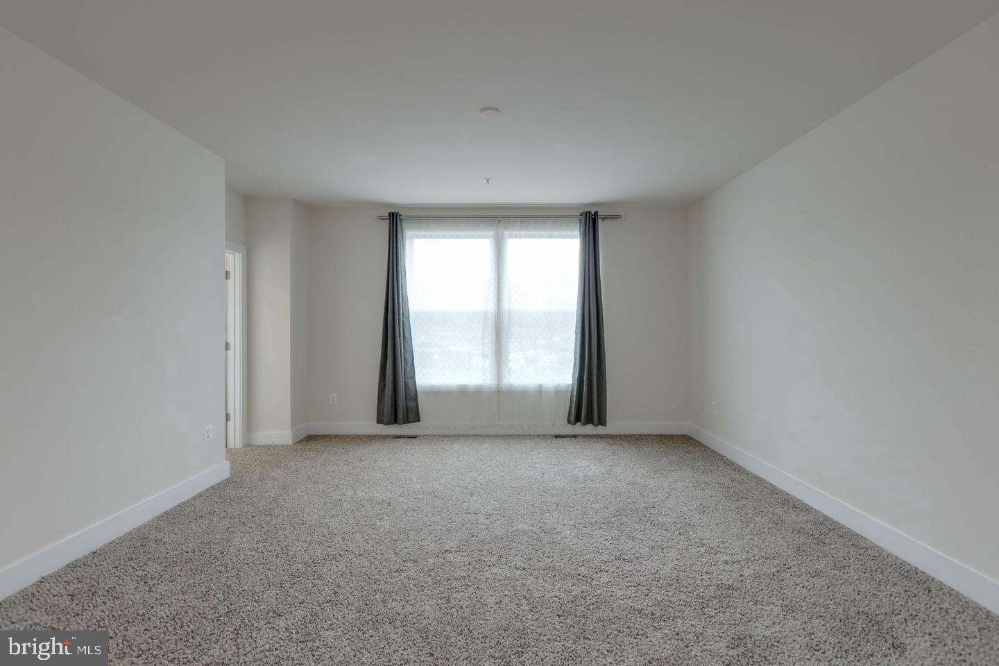 METRO SQUARE - Residential Lease