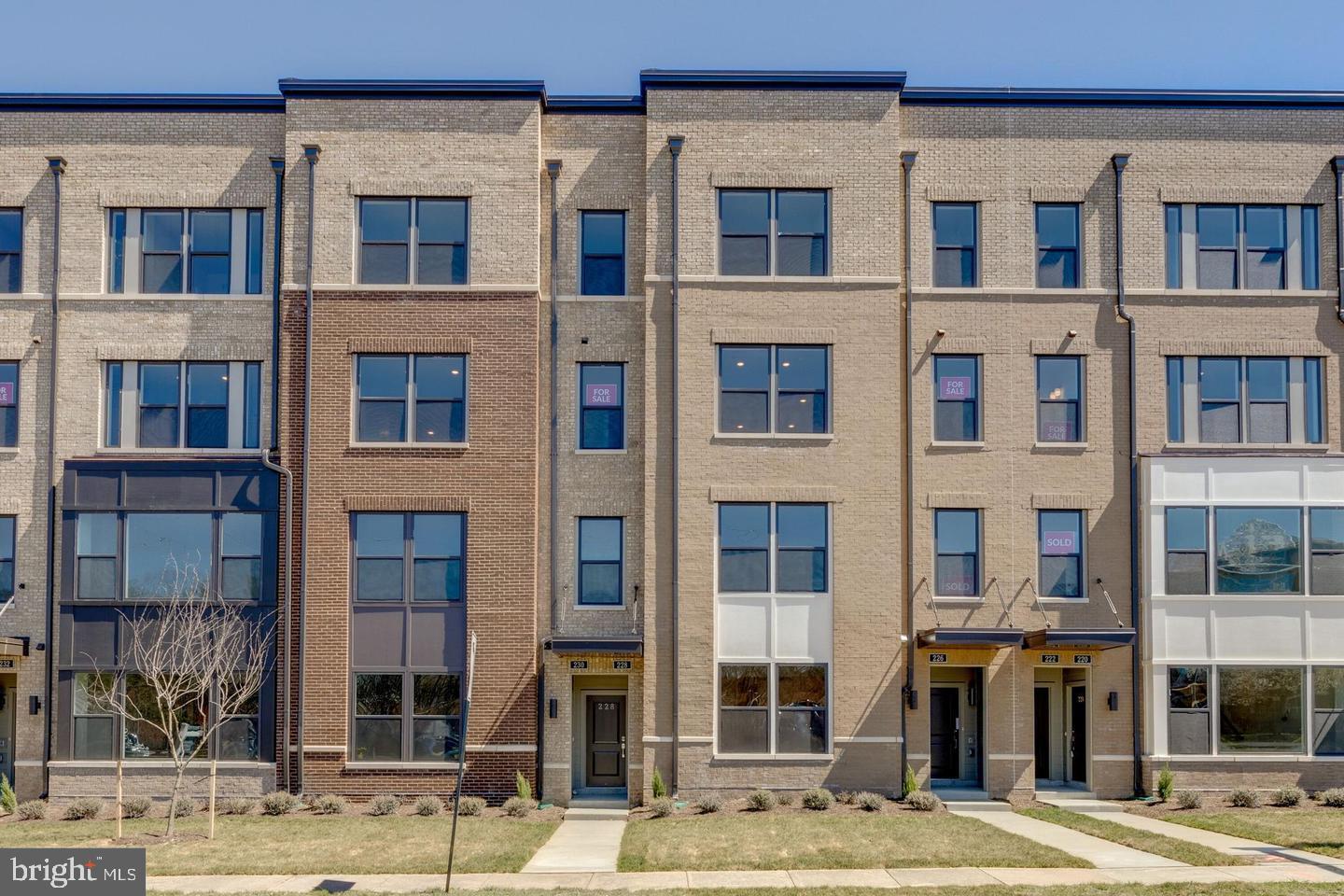 METRO SQUARE - Residential Lease