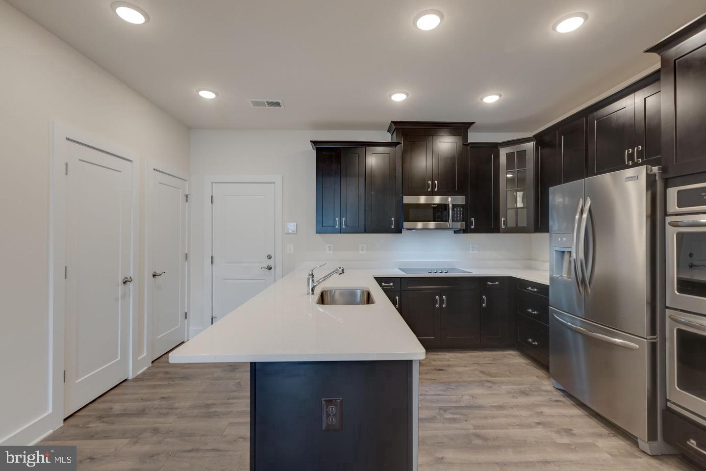 METRO SQUARE - Residential Lease