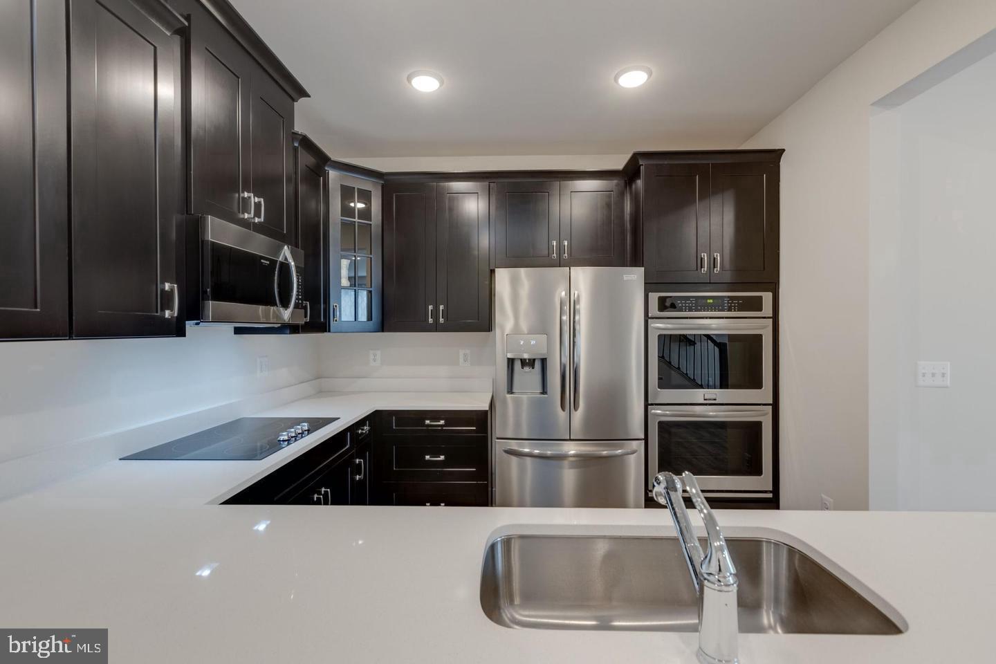 METRO SQUARE - Residential Lease