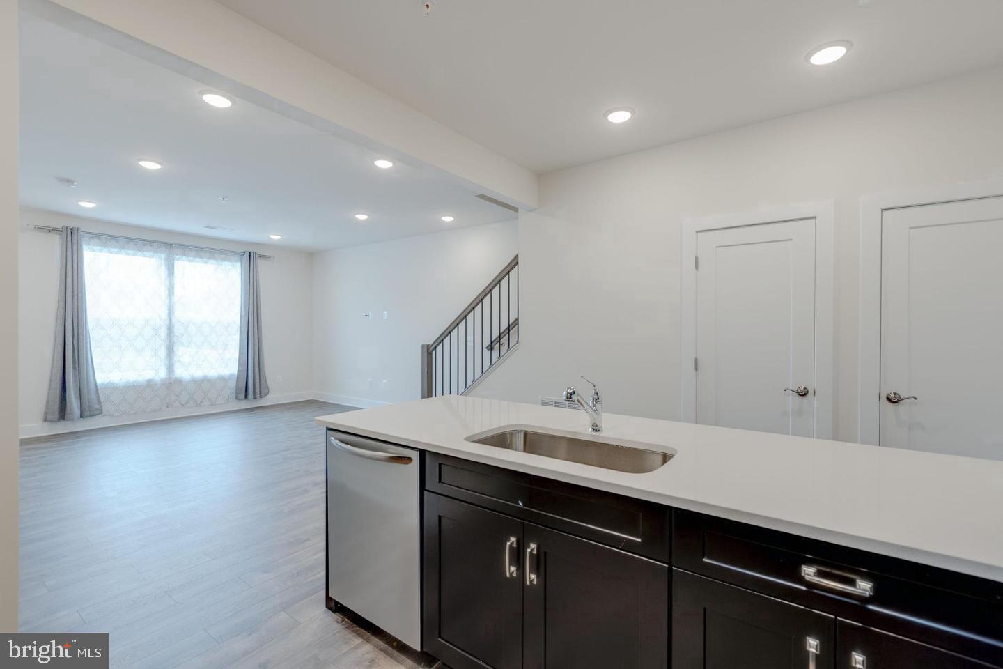 METRO SQUARE - Residential Lease