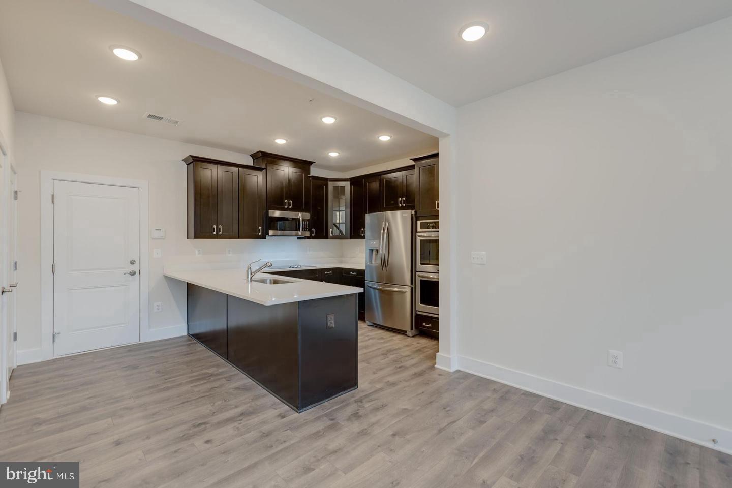 METRO SQUARE - Residential Lease