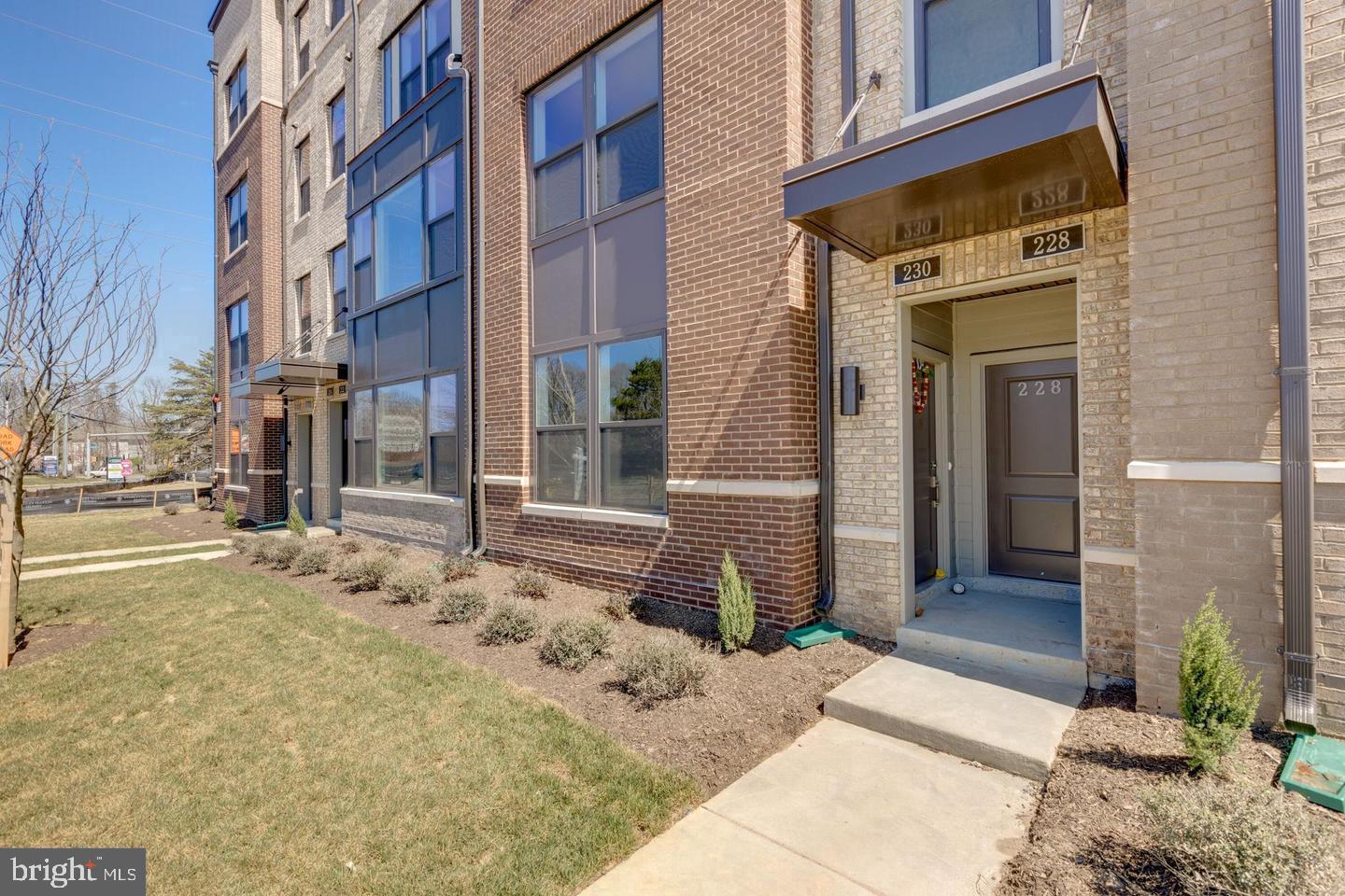 METRO SQUARE - Residential Lease