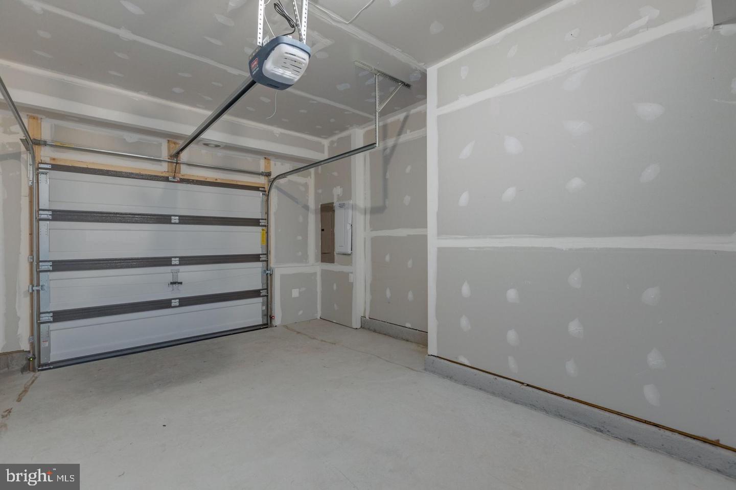 METRO SQUARE - Residential Lease