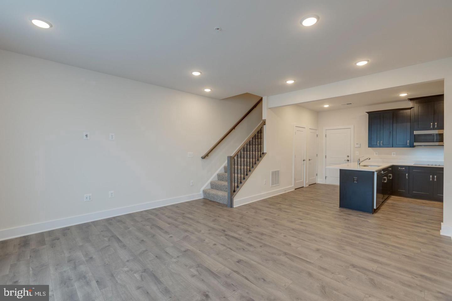 METRO SQUARE - Residential Lease