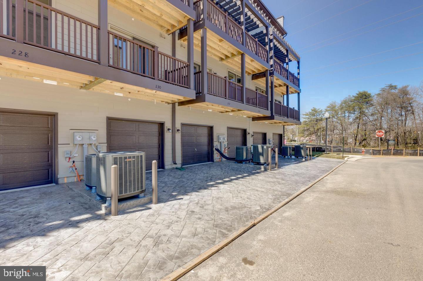 METRO SQUARE - Residential Lease