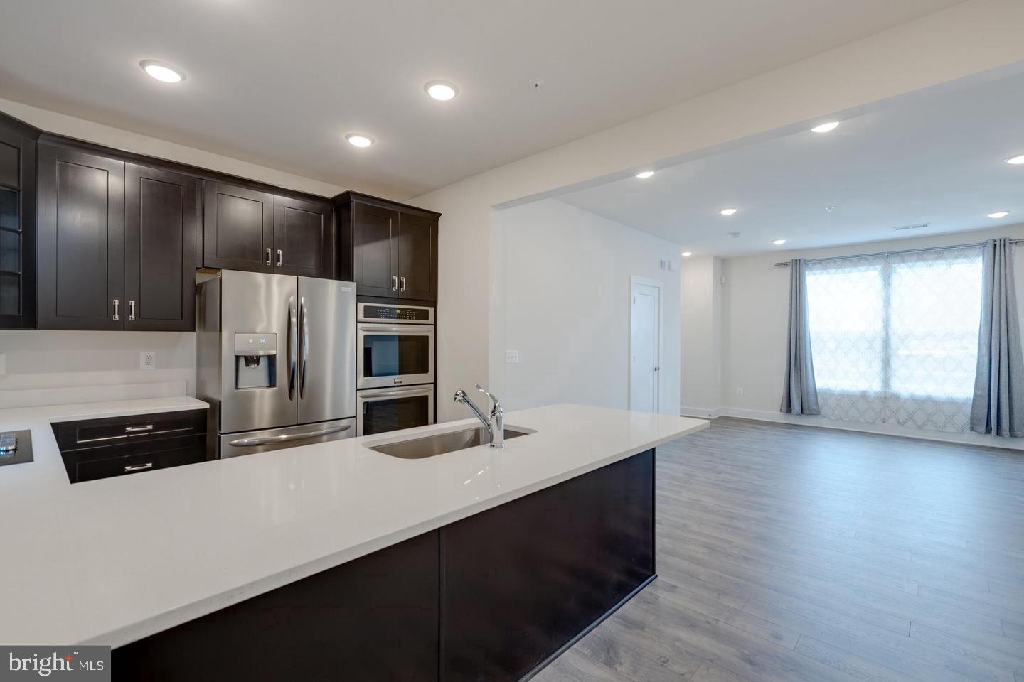 METRO SQUARE - Residential Lease