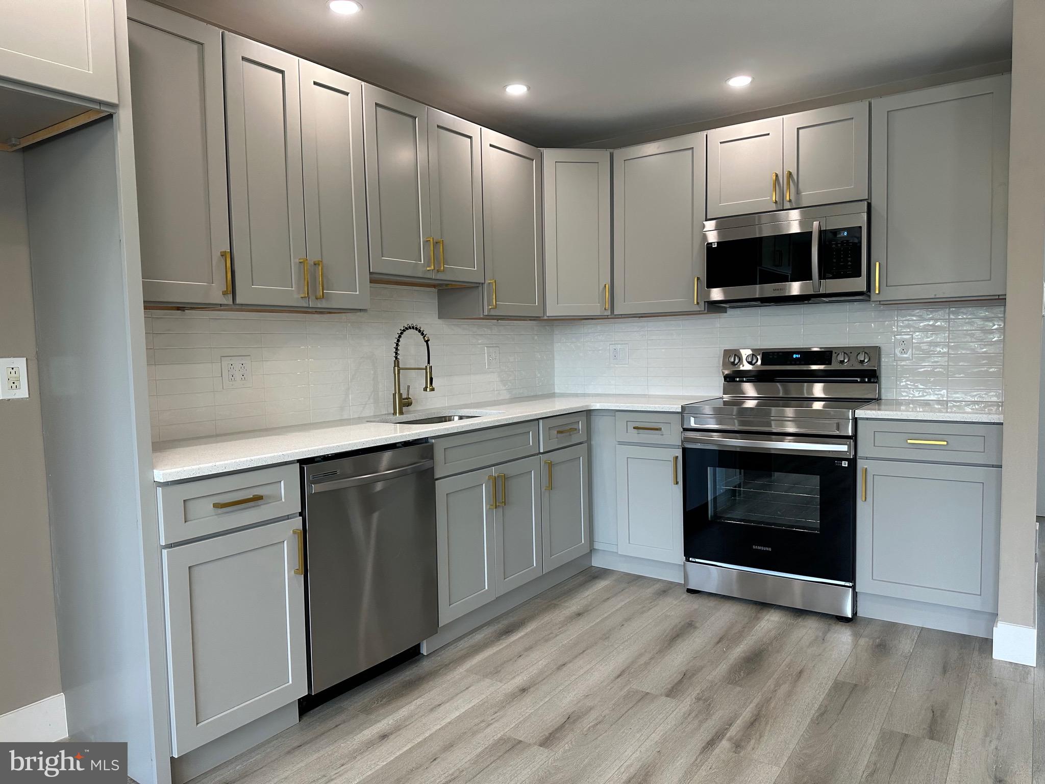 Welcome to 3314 Elliston Cir! Offering convenience and piece of mind. This stunning, 2 bedroom, 2 bathroom home has been completely renovated with a lots of modern upgrades. All new and waiting for new owner to be enjoyed.
New wood floor throughout the first floor and lower floor level. New kitchen beautifully designed modern shaker style cabinets with granite countertop, stainless steel appliances. Two well sized bedroom is complemented by a full hall bath with stylish tiles and fixtures.
The lower level of this home is a completely finished extra space that adds a whole house floor plan. Private entrance from the front. Storage closet. Utility room and open concept for ready for your personal finishing touches, offering endless possibilities for customization—whether you envision a home gym, office, or entertainment space, parents suit. Full bathroom.
Good size backyard that includes covered patio.
Car garage. Recessed lights, new fixtures and accessories and many more updates to discover on your own.
Don't miss your chance to make it your home!