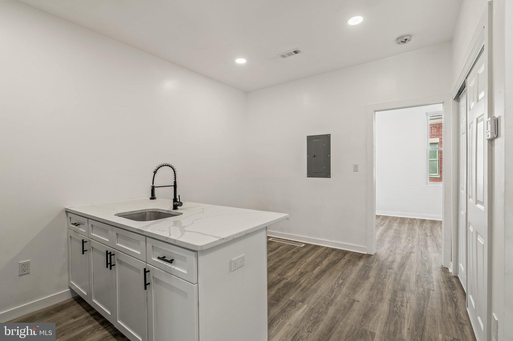 1332 W TORONTO STREET B