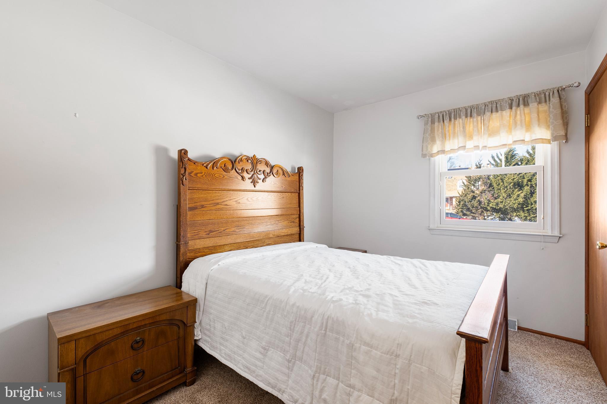 LARKIN KNOLL - Residential