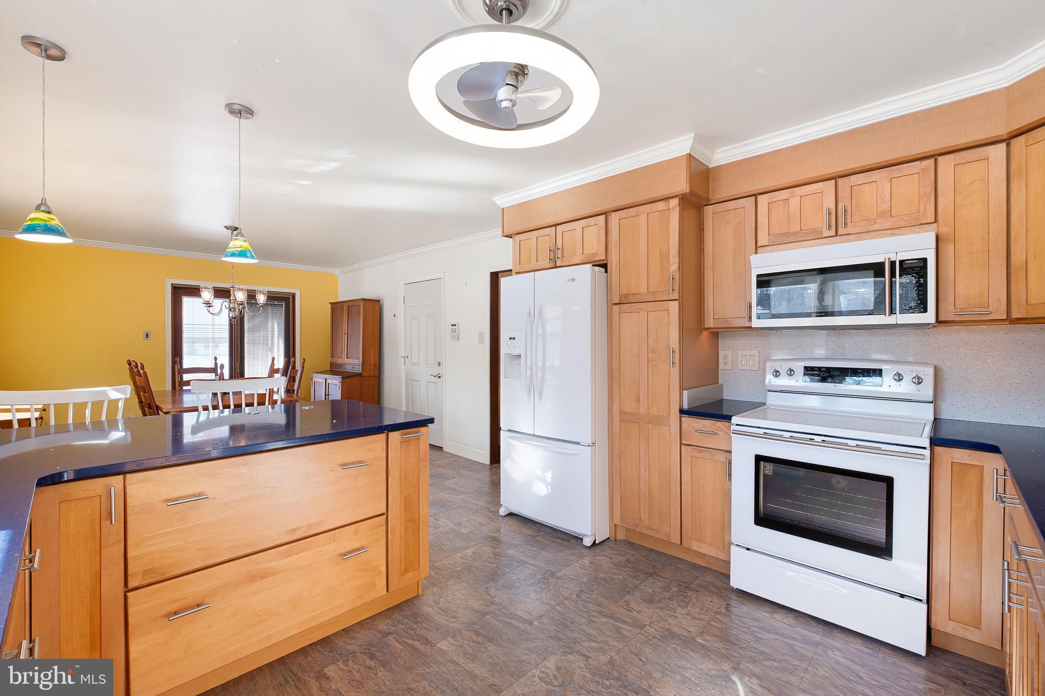 LARKIN KNOLL - Residential