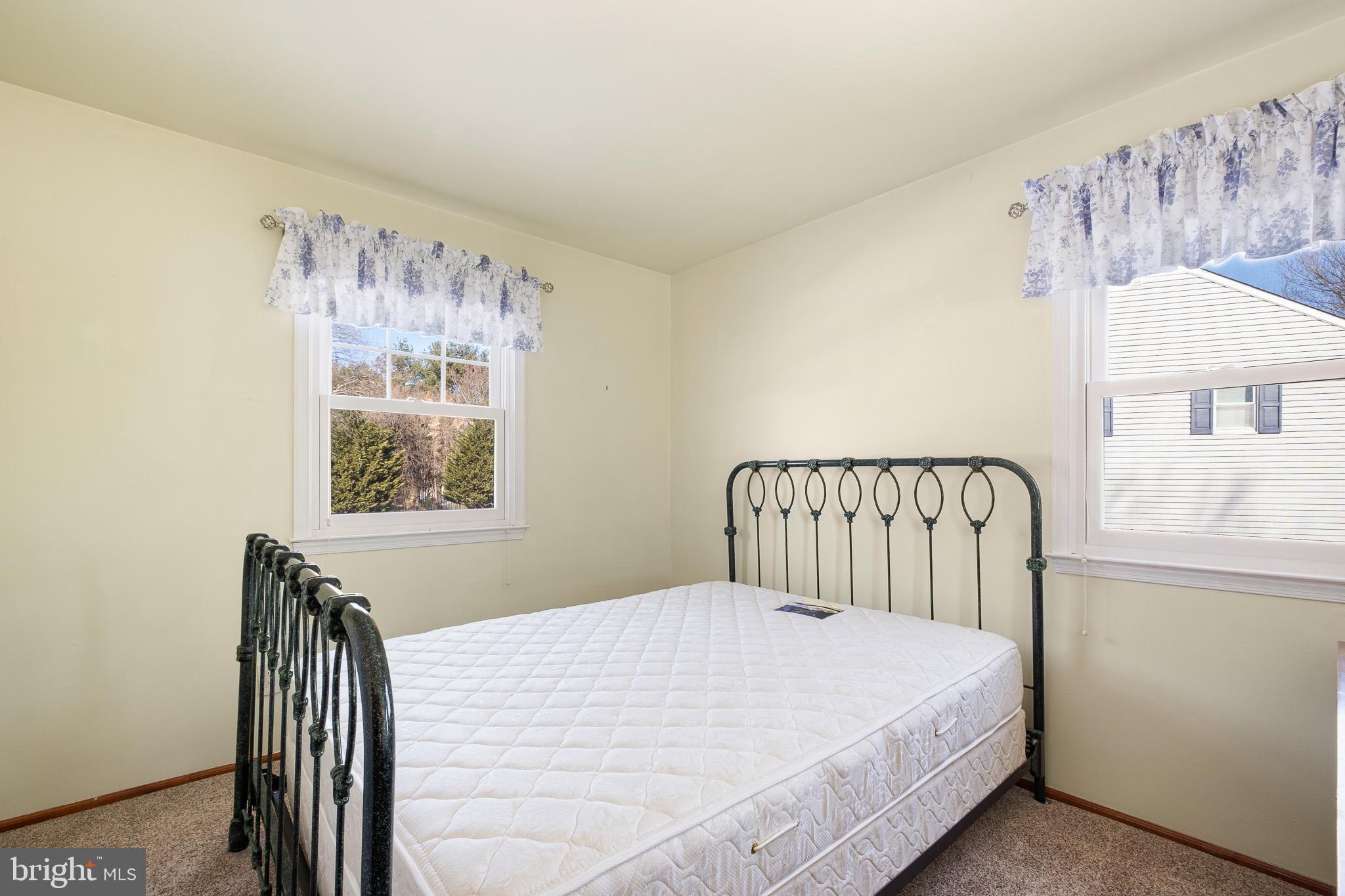 LARKIN KNOLL - Residential