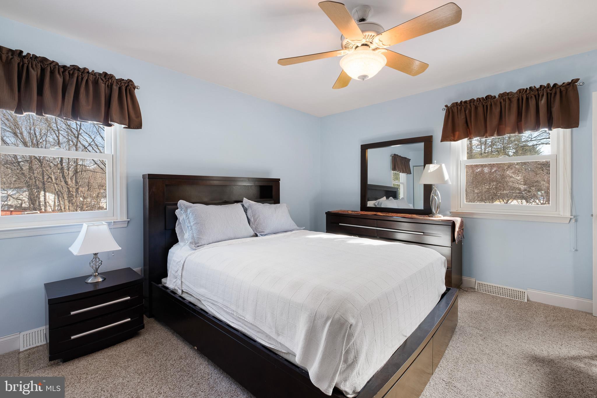 LARKIN KNOLL - Residential