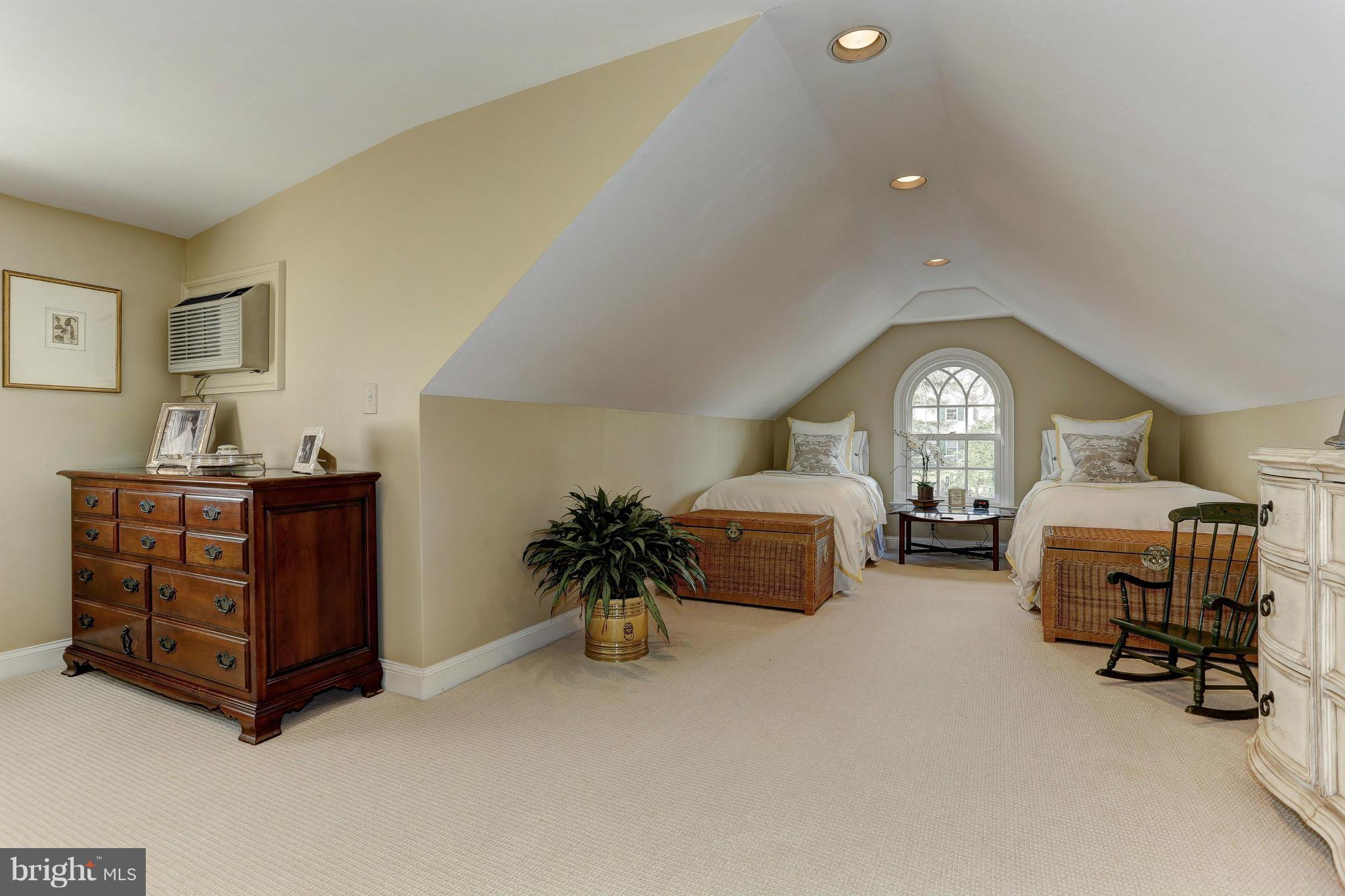 POTOMAC MANOR - Residential