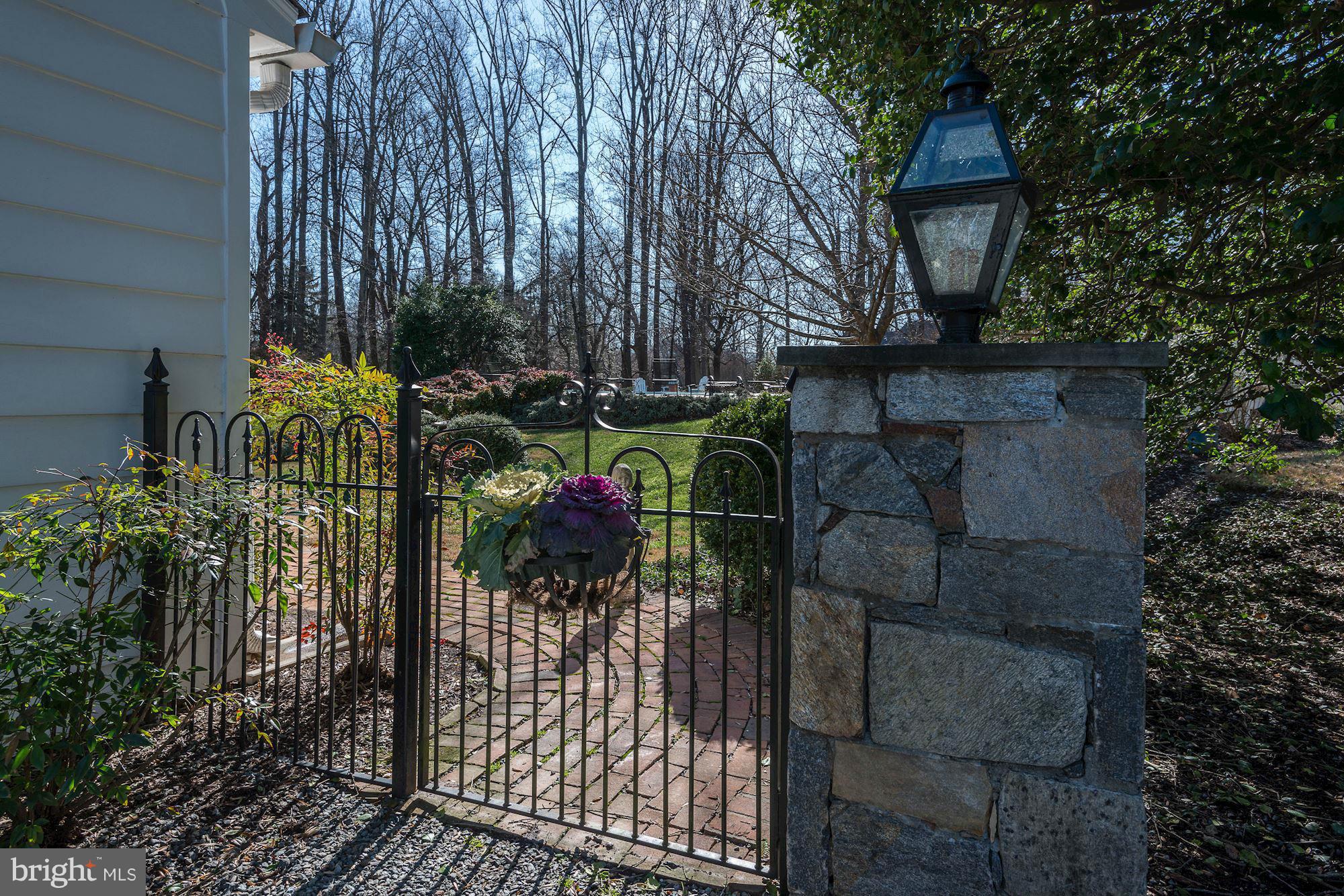 POTOMAC MANOR - Residential