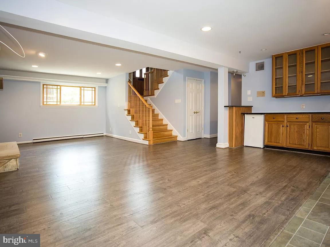 BROYHILL LANGLEY ESTATES - Residential Lease